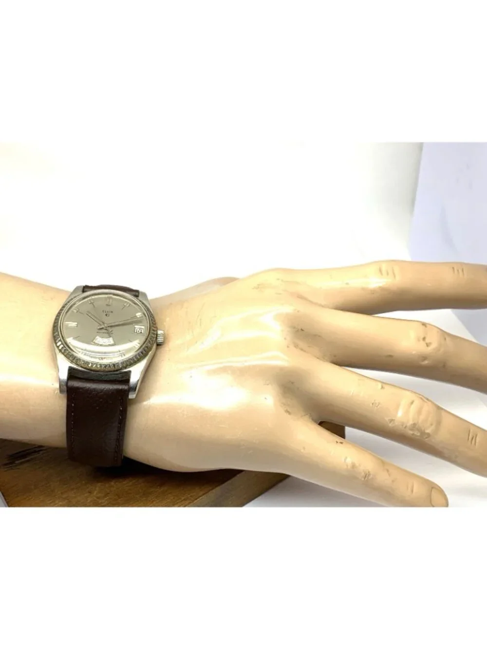 Elgin men watch